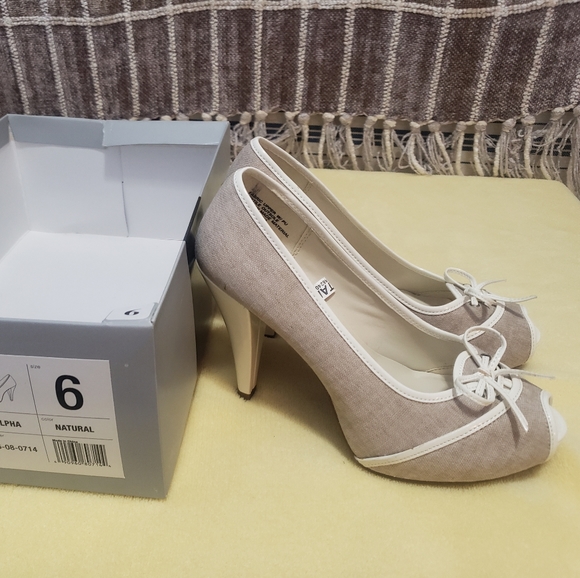 Mossimo vintage style heels. Sz 6. Vgc. - Picture 2 of 5